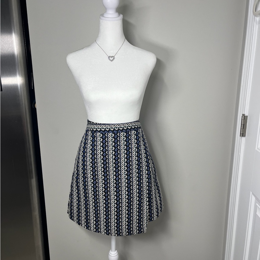 The Limited, mid skirt, grey / white/ navy blue  print size 6 in women, CB25